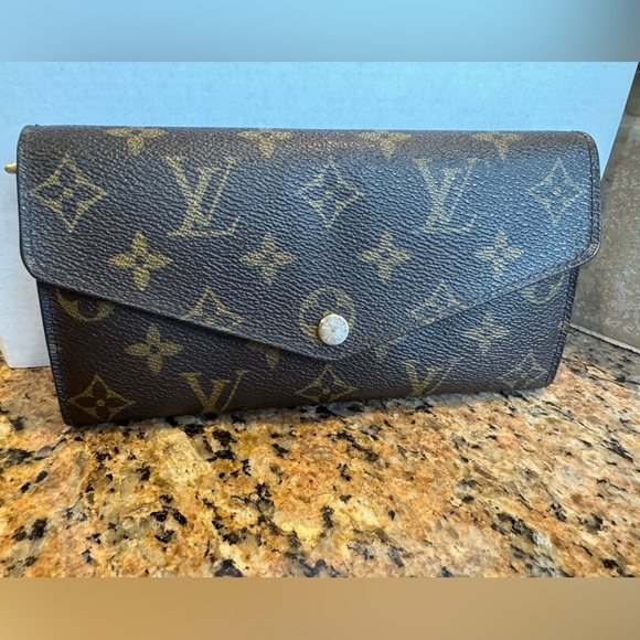Louis Vuitton Monogram Sarah Wallet - Picture 1 of 12